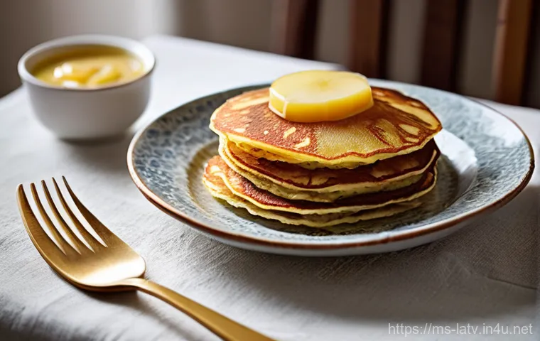 라트비아 감자 팬케이크 레서피 - **Prompt:** A close-up, mouth-watering shot of a stack of freshly fried "Kartupeļu Pankūkas" (Latvia...